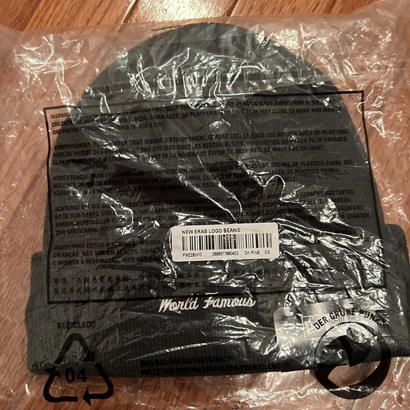 SUPREME! NWT New Era Dark Pine Beanie - Picture 4 of 5